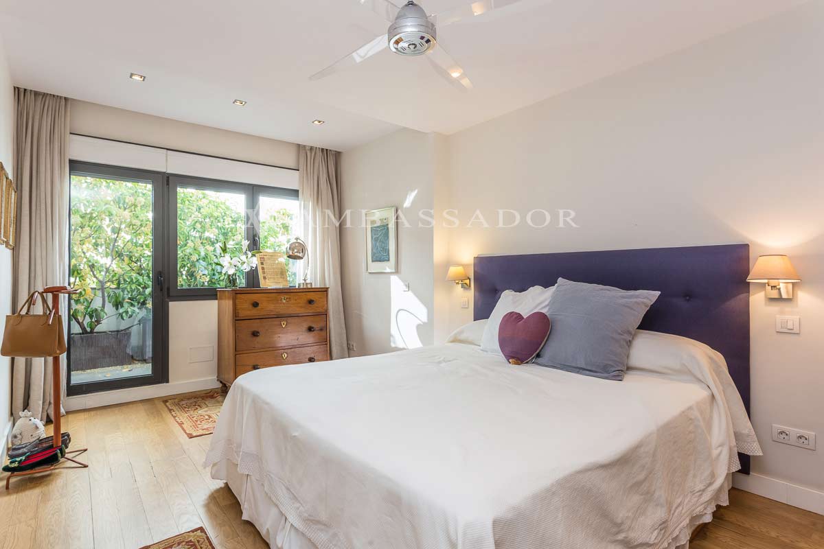 Ambassador. Referencia C18948.Página 1.