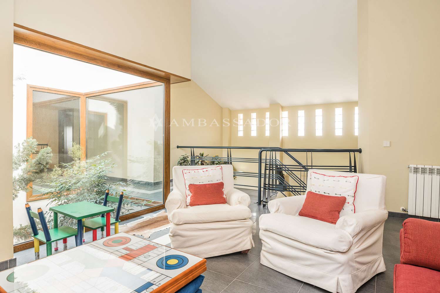 Ambassador. Referencia C19302.Página 3.