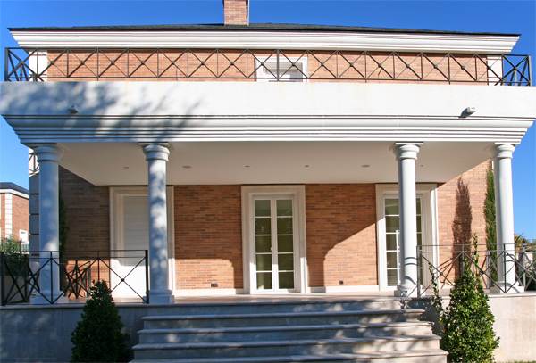 Ambassador. Referencia C9703.Página 2.