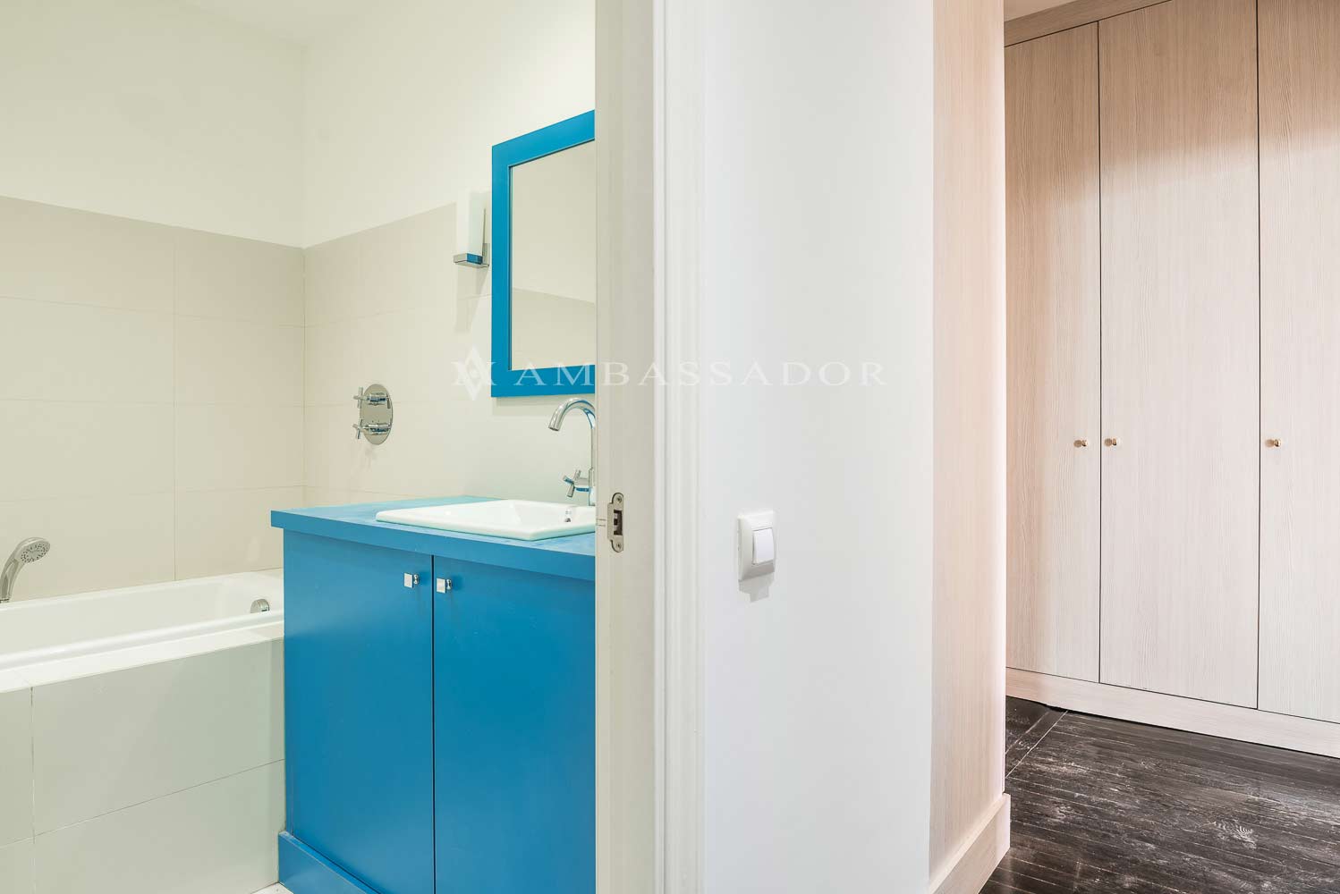 Ambassador. Referencia P18004.Página 4.