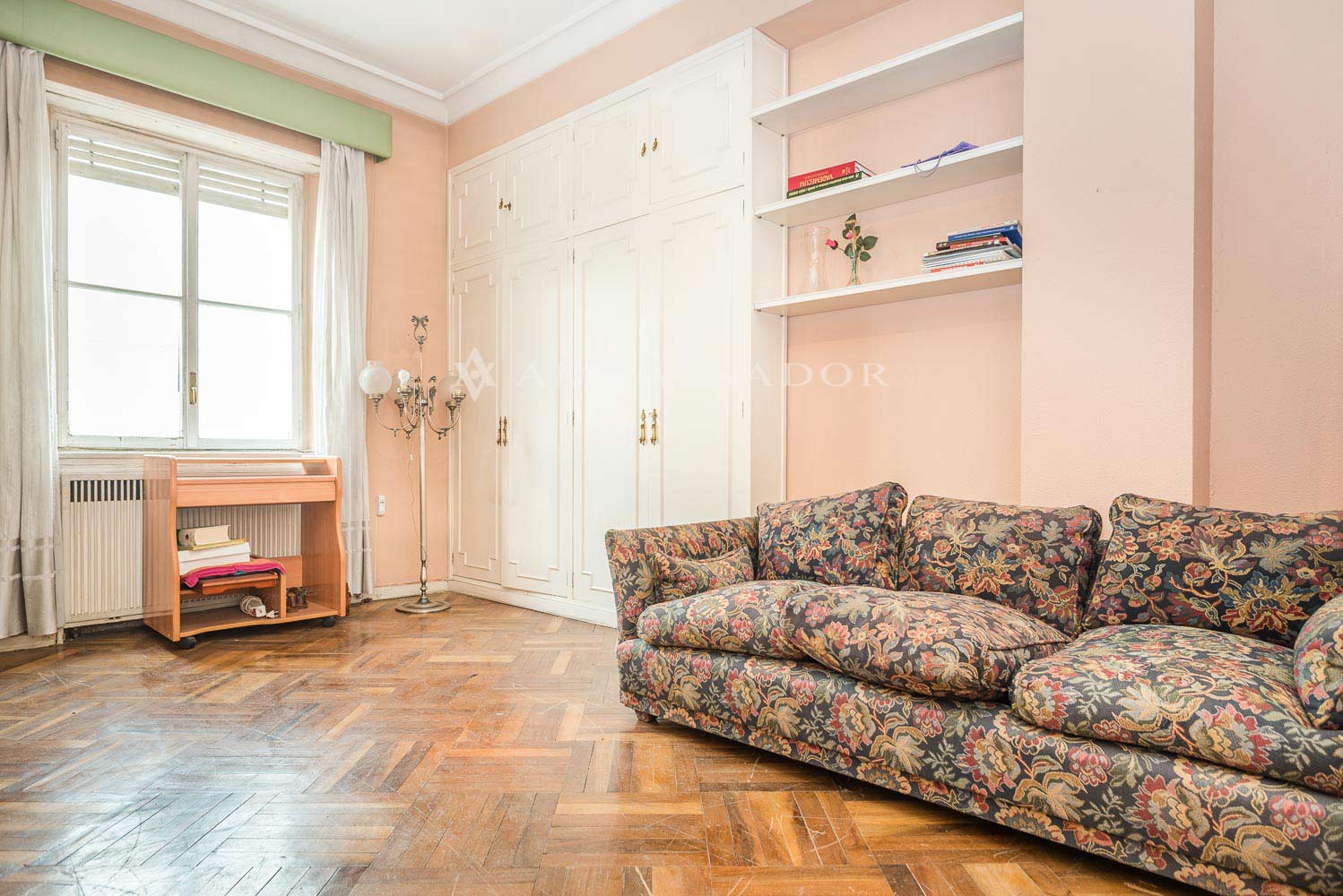 Ambassador. Referencia P19064.Página 4.