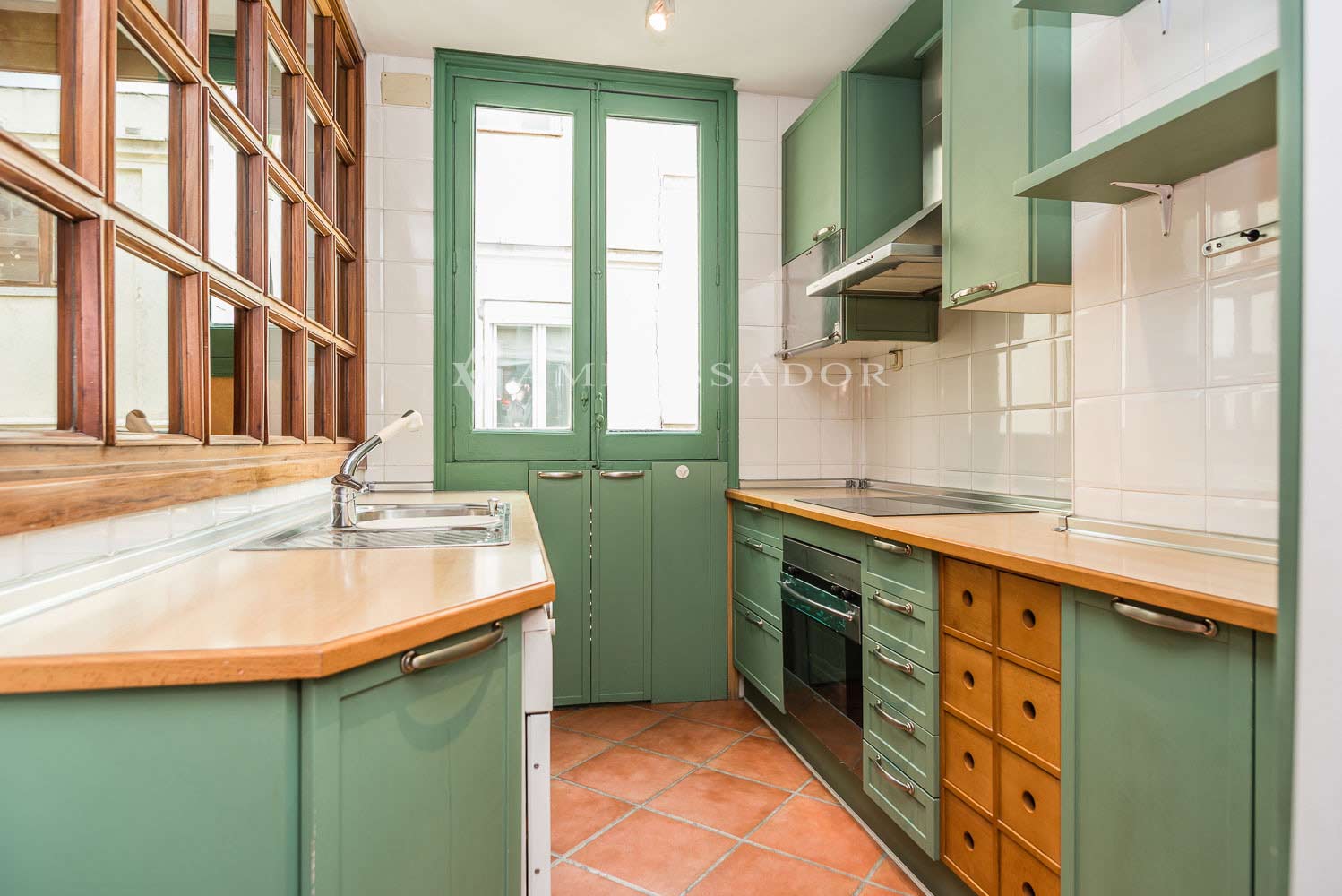 Ambassador. Referencia P19228.Página 4.