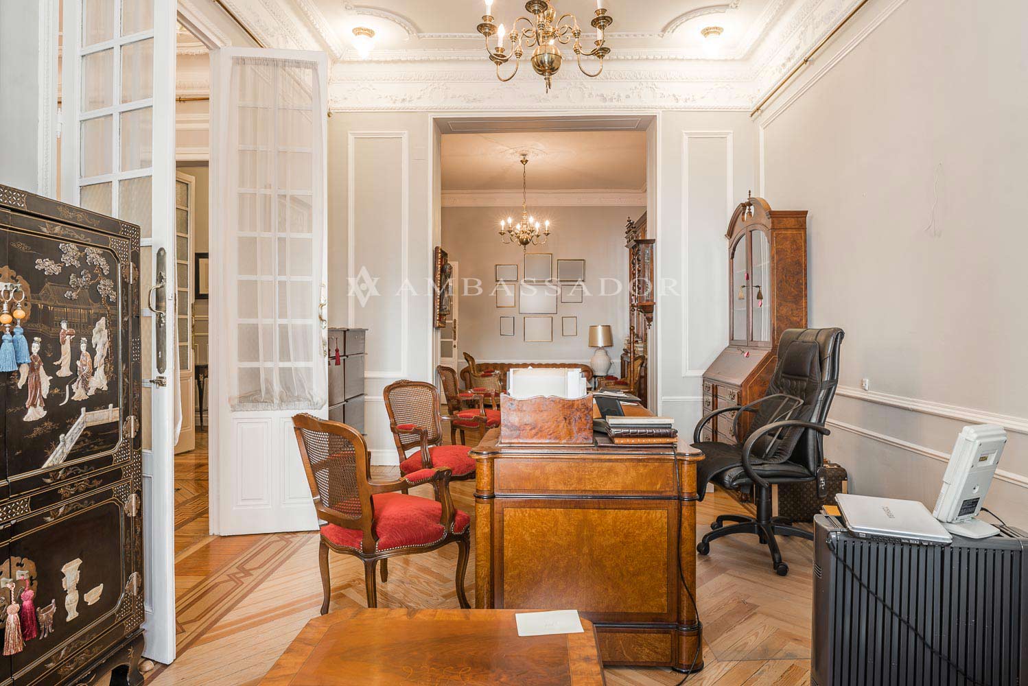 Ambassador. Referencia P19584.Página 2.